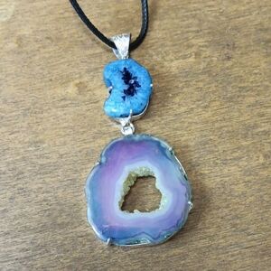 Elegant Blue and Purple Geode Pendant Necklace